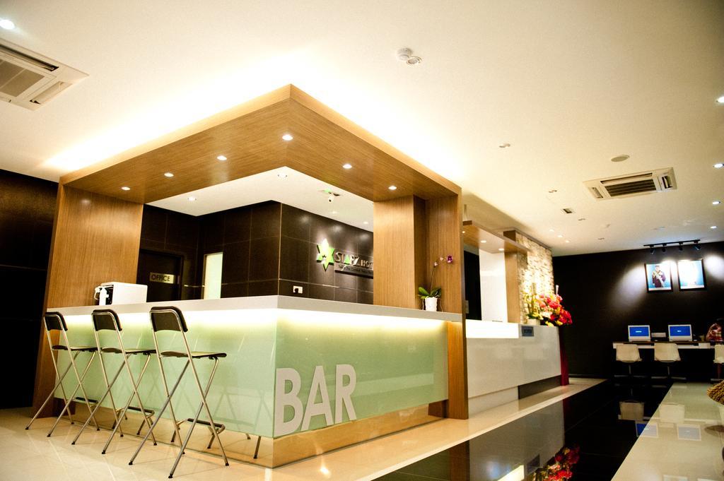 Starz Hotel Keluang Ngoại thất bức ảnh